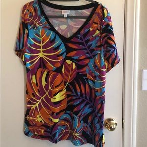 NWOT Lularoe Christy Tee Palm Print
